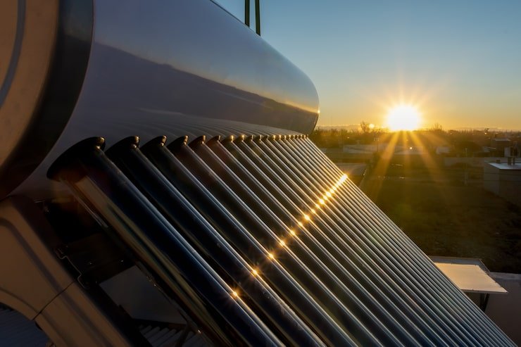 Solar hot water tank